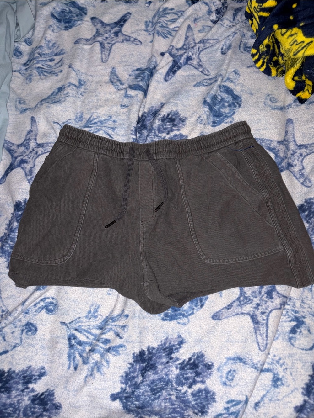 (10) Athleta
